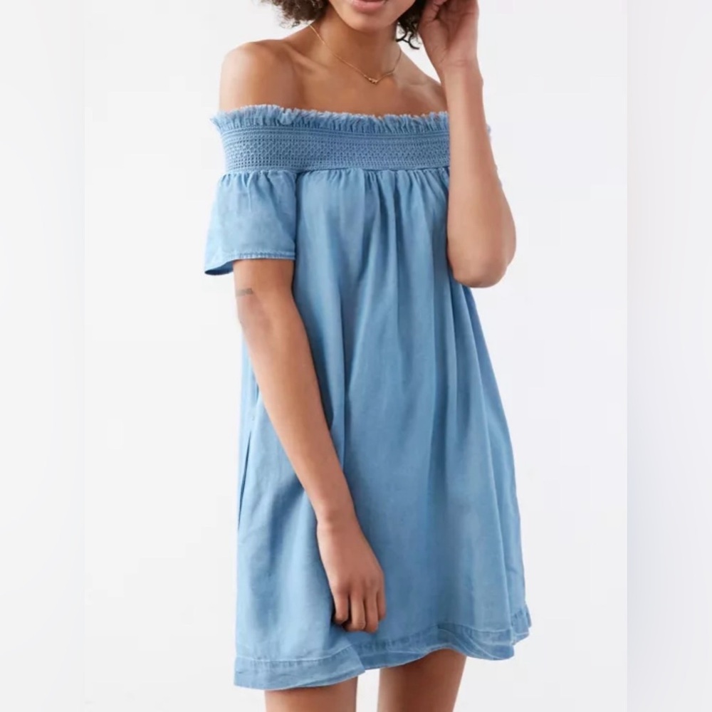 Alice & UO Hermione Denim Off-The-Shoulder Mini Dress Medium